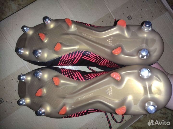 Новые игровые бутсы игрока фк Локомотив Москва