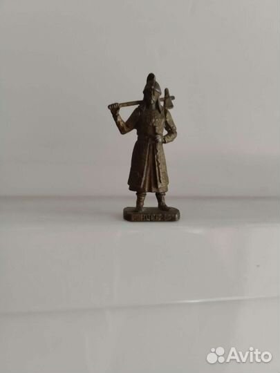 Коллекционная фигурка воин киндер Ferrero