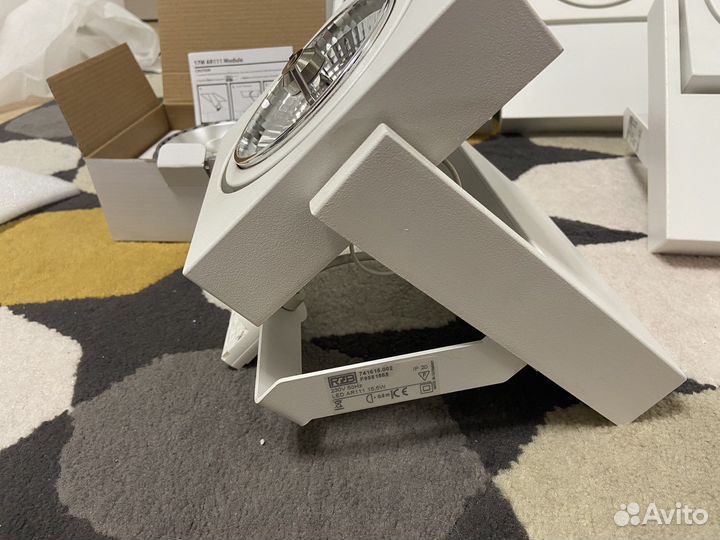 Светильник светодиодный трековый с лампой