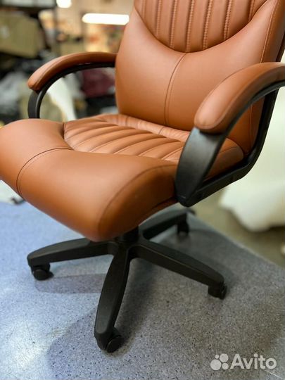 Офисное кресло