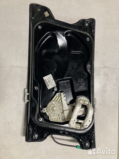 Стеклоподъёмник передний левый LR05110