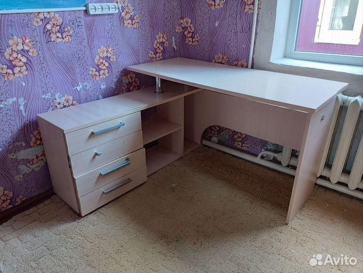 Кровать, стол, кресло- кушетка