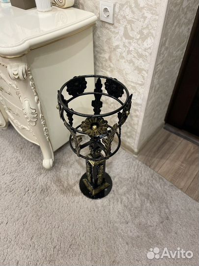 Кованная цветочница