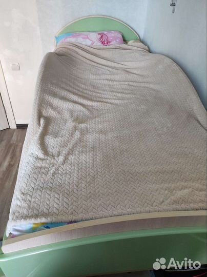 Кровать-чердак с ящиками и письменным столом