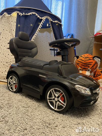 Машинка каталка толокар с ручкой mercedes