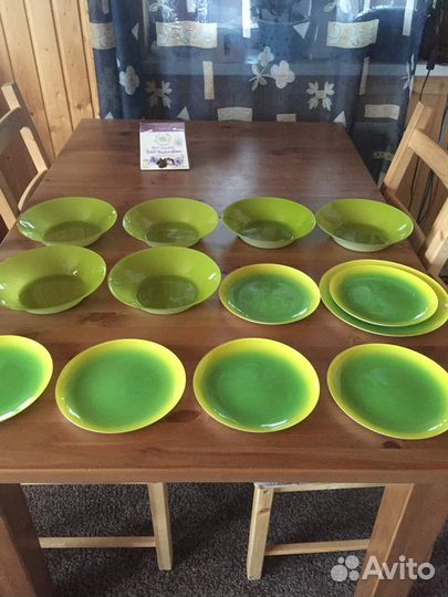 Набор столовой посуды 13 предметов,чайник зелёный