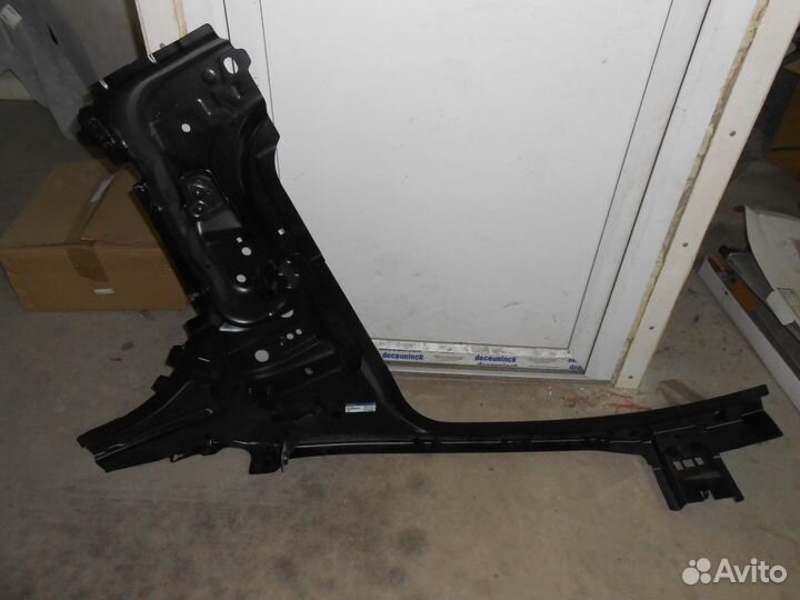 Ford Focus 3. Стойка кузова перед левая. 1761439