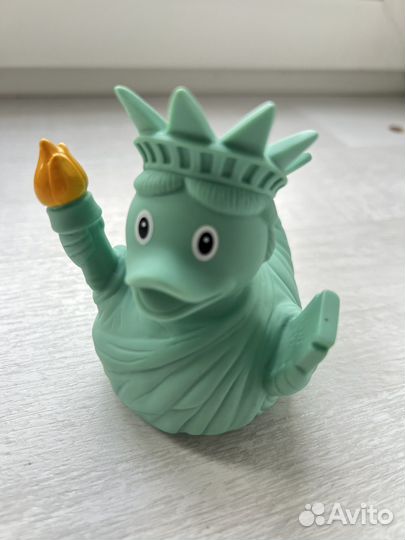 Уточка для ванны