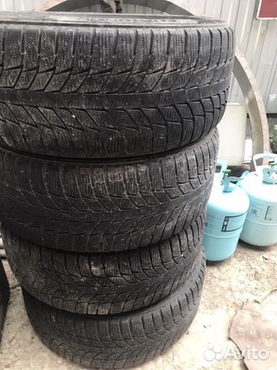 Triangle Snowlink TWT02 235/45 R18 19B