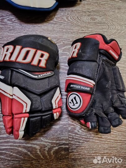 Перчатки хоккейные
