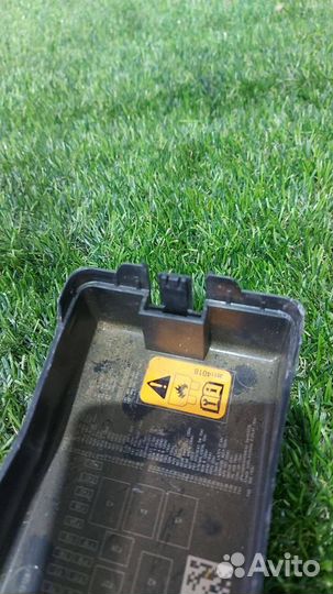 Крышка блока предохранителей Chevrolet Equinox