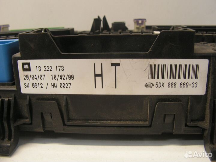 Блок монтажный реле 13222173 Опель Астра 2007г