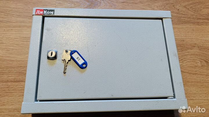 Металлический сварной шкаф для ключей диком