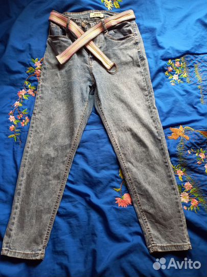 Джинсы укороченные
