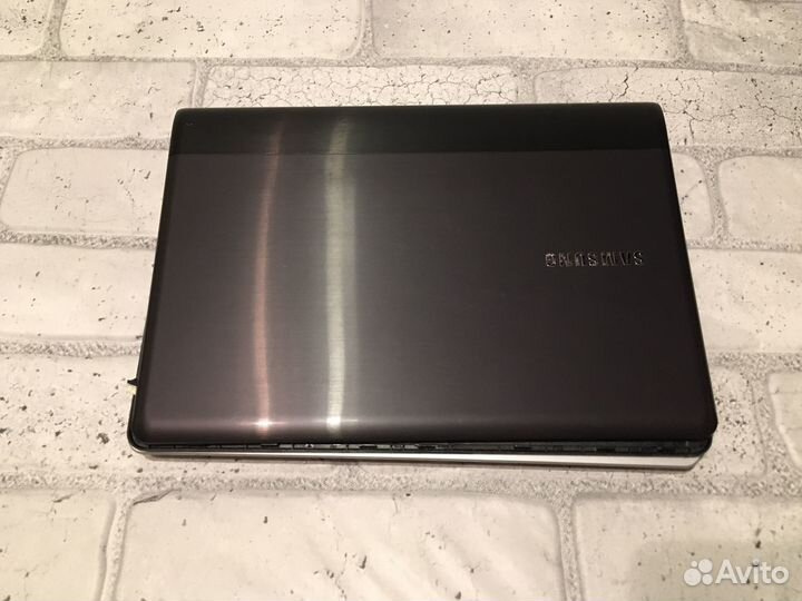 Samsung NP305U1A корпус с нерабочей платой