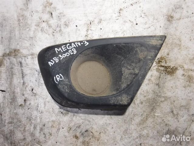 Заглушка в бампер правая Renault Megane III 2008