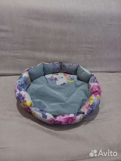 Лежанки, гамаки, домики для ваших питомцев