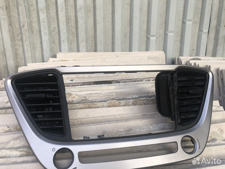 Рамка для магнитолы hyundai solaris2