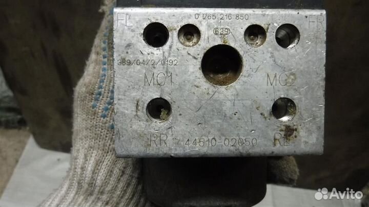 Блок ABS (насос) Toyota Corolla (E120) 2000-2007