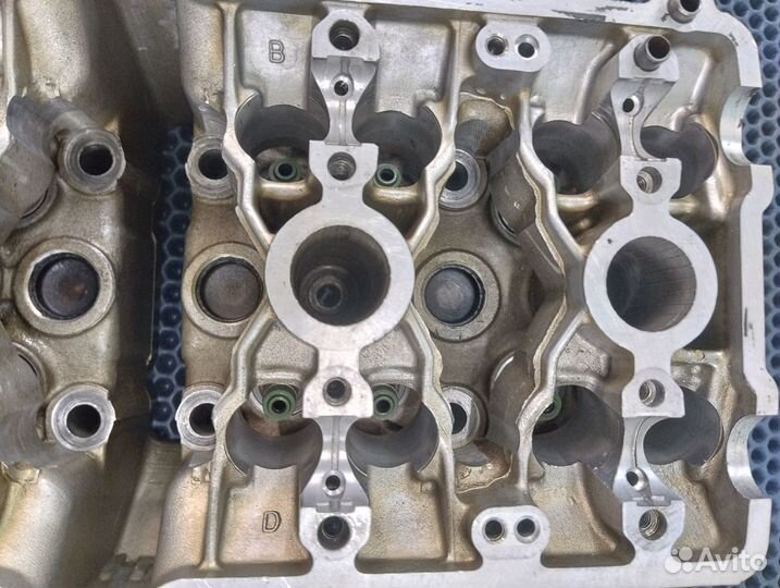 Suzuki RF900R T703 Головка блока цилиндров