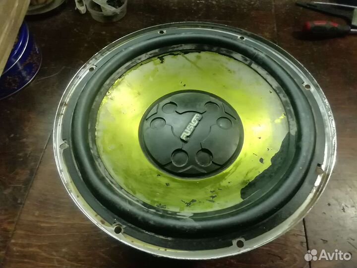 Автомобильный сабвуфер