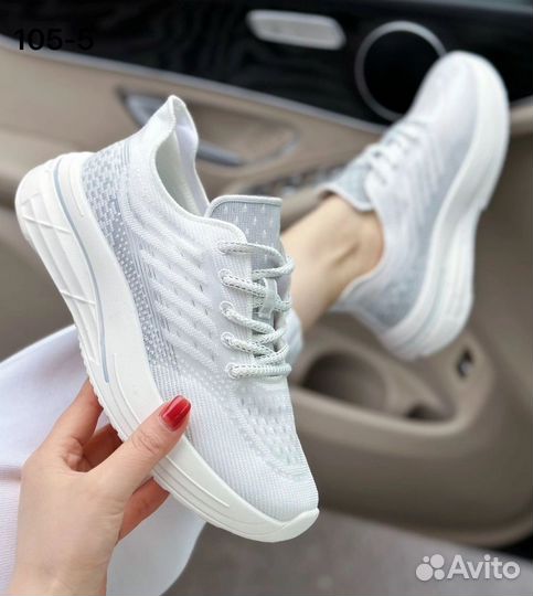Кроссовки женские