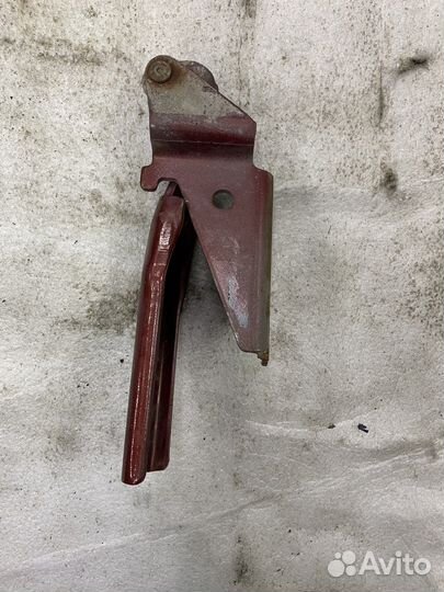 Петля капота левая Лада Приора