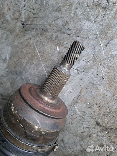 Привод левый Volkswagen Transporter T5