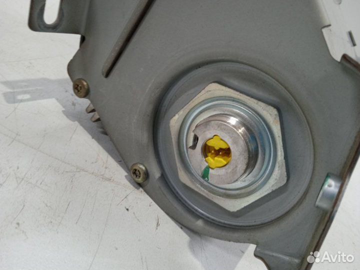 Подушка безопасности в торпедо Mercedes-Benz