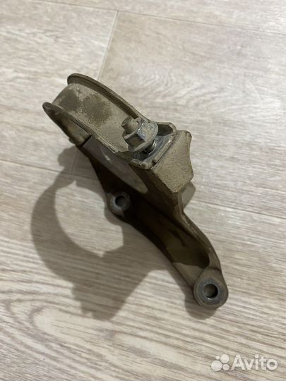 Кронштейн привода Ford Focus 3
