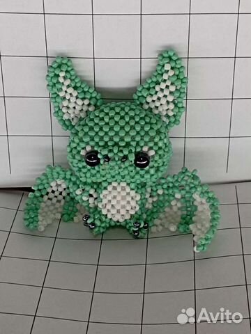 Мятная летучая мышь из бисера