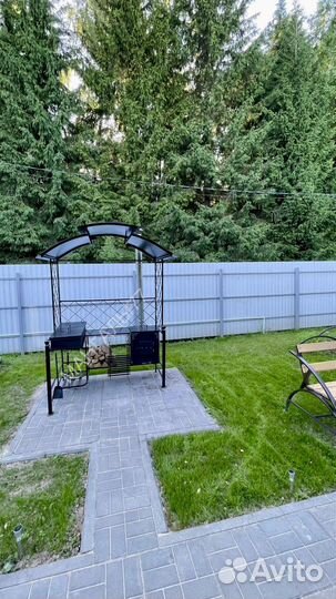 Мангал с крышей