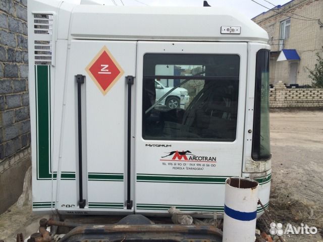 Кабина Рено Магнум 2003г