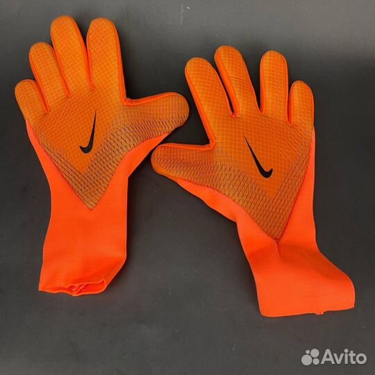 Вратарские перчатки Nike