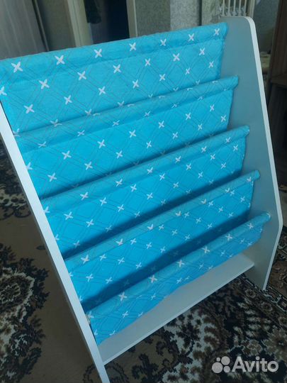 Полка для книг монтессори