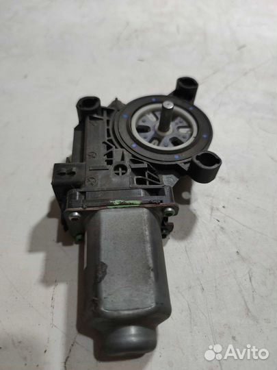 Моторчик стеклоподьемника передний R Skoda Fabia 2