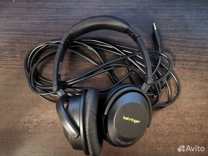 Bluetooth гарнитура Behringer HC2000B