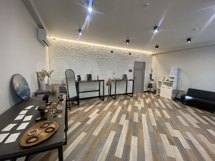 Новый офис с дизайнерским ремонтом и водой