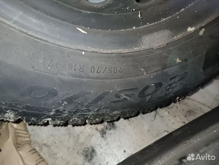 R16 Pirelli Ice Zero 205/70, PCD 5x105 DIA 56.6