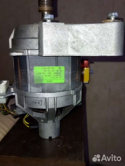 Двигатель от стиральной машиныAEG