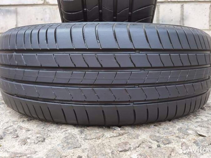 Kumho Ecsta HS51 215/60 R17 96H