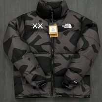 Пуховик the North face x kaws