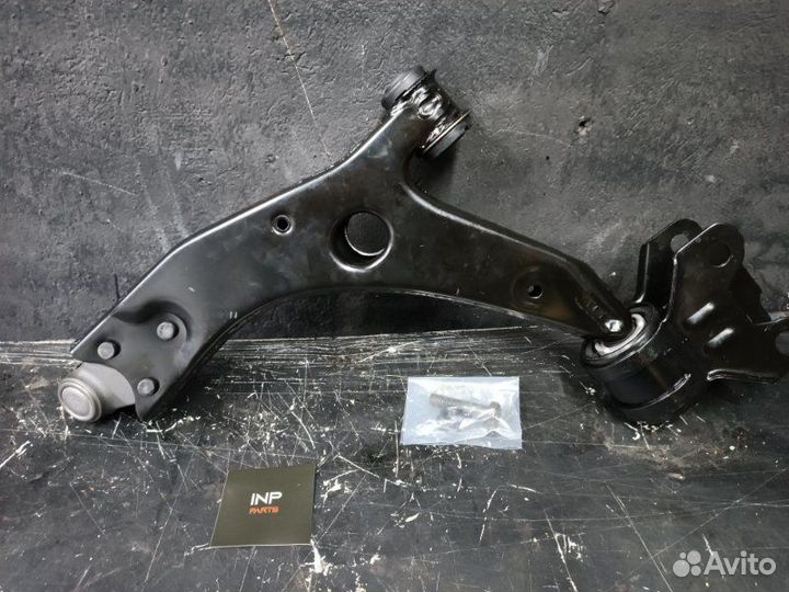 Рычаг подвески нижний передний правый Ford Focus 3
