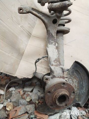 Поворотный кулак передний правый passat b5