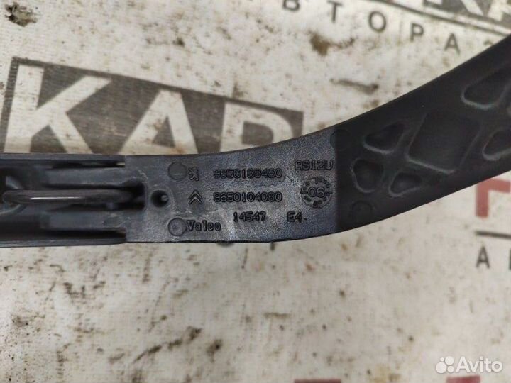 Поводок стеклоочистителя передний правый Peugeot