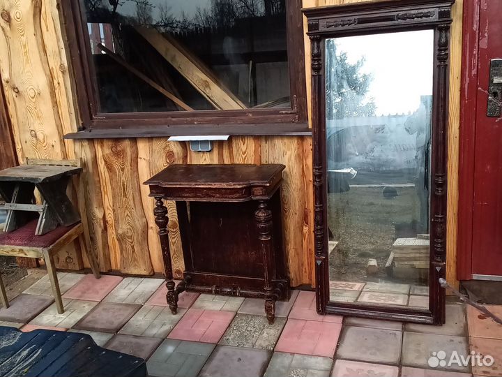 Старинное напольное зеркало