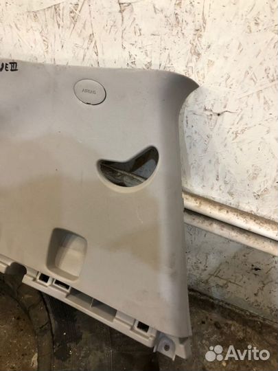 Обшивка салона Kia Sportage 3 левая верхняя