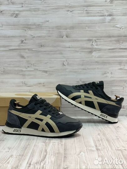 Кроссовки Asics