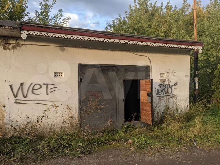 Гараж, > 30 м²