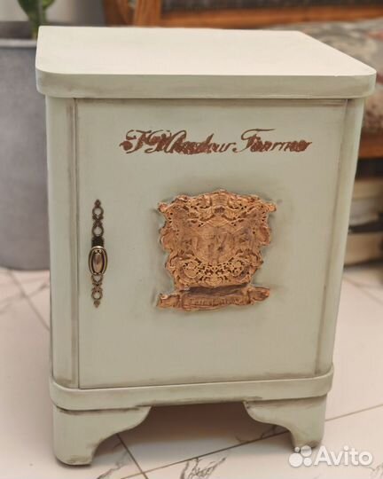 Тумбочка прикроватная дерево